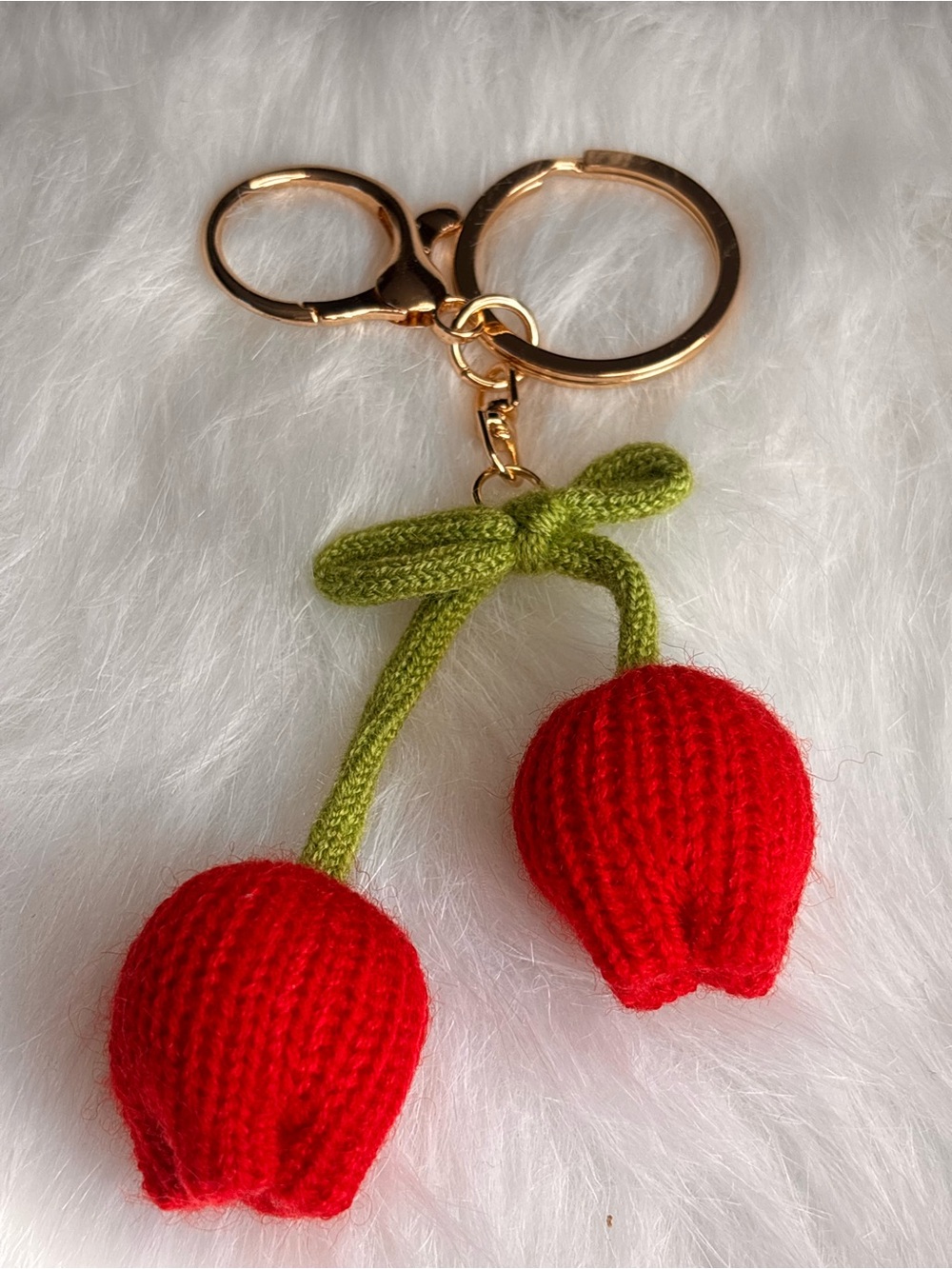 🌷 Knit Red Tulip Flower Keychain / Bag Charm – Gold Tone